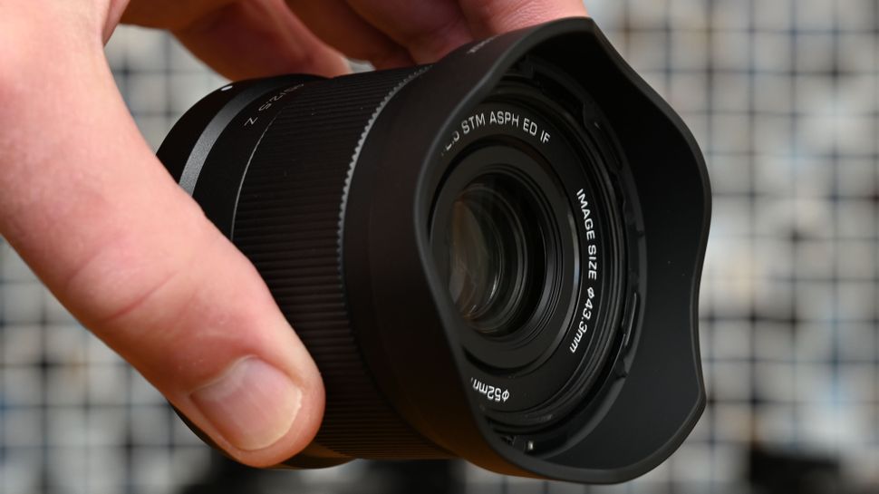 Đánh giá Viltrox AF 40mm f/2.5: Ống kính prime nhỏ, nhẹ cho cả máy ảnh không gương lật full-frame và APS-C